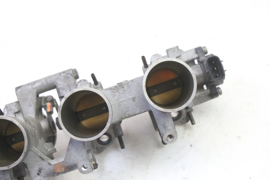 photo de CORPO FARFALLATO YAMAHA FZ6 FAZER S2 600 (2007 - 2011) - Zoom sullo stato d'uso