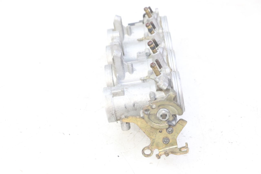 photo de CORPO FARFALLATO YAMAHA FZ6 N FAZER 600 (2004 - 2006) - Altra vista dell'articolo