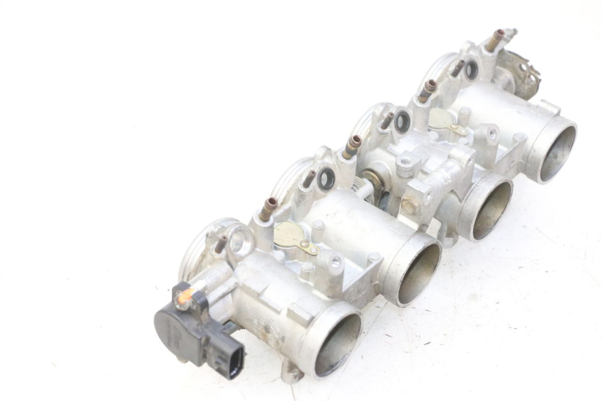 photo de CORPO FARFALLATO YAMAHA FZ6 N FAZER 600 (2004 - 2006) - Vista d'insieme del prodotto