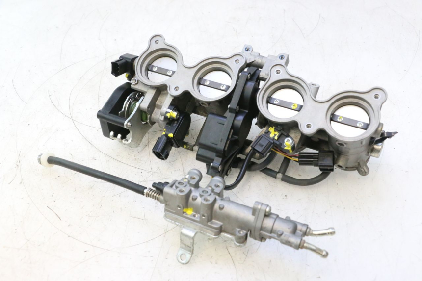 photo de CORPO FARFALLATO YAMAHA FZ8 800 (2010 - 2016) - Vista principale