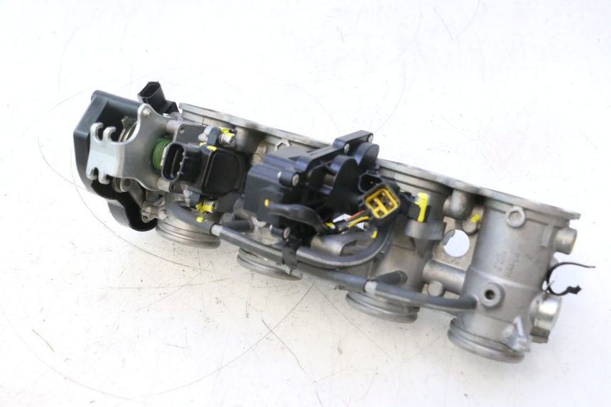 photo de CORPO FARFALLATO YAMAHA FZ8 800 (2010 - 2016) - Caratteristiche distintive