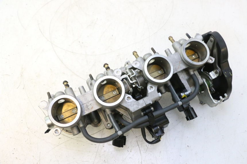 photo de CORPO FARFALLATO YAMAHA FZ8 800 (2010 - 2016) - Zoom sui componenti
