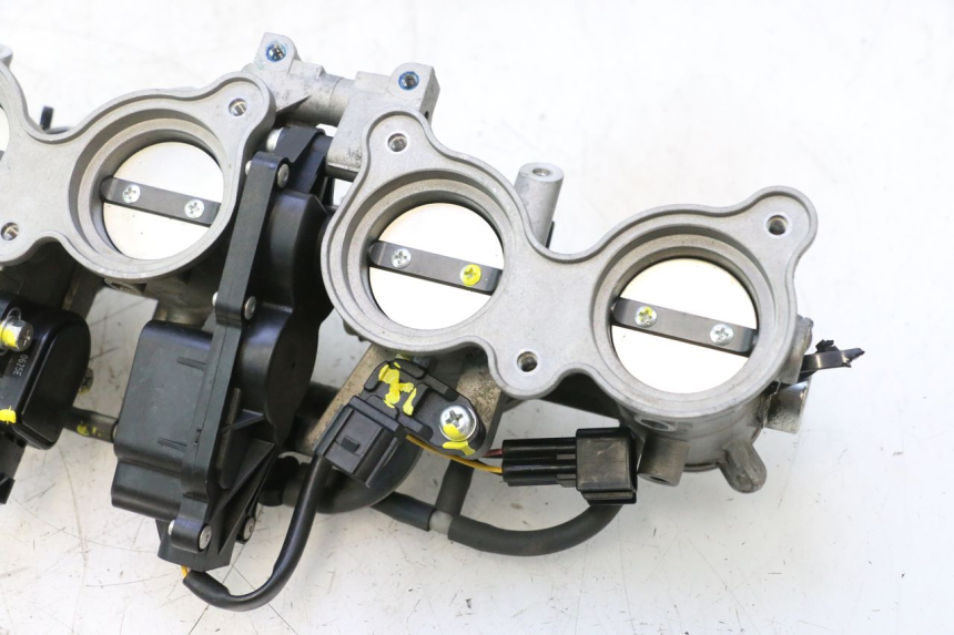 photo de CORPO FARFALLATO YAMAHA FZ8 800 (2010 - 2016) - Zoom sullo stato d'uso