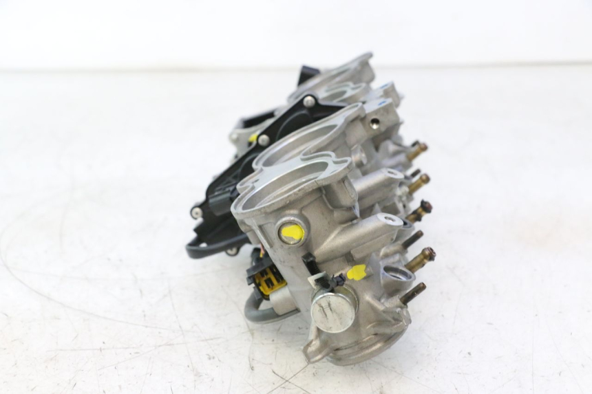 photo de CORPO FARFALLATO YAMAHA FZ8 800 (2010 - 2016) - Altra angolazione