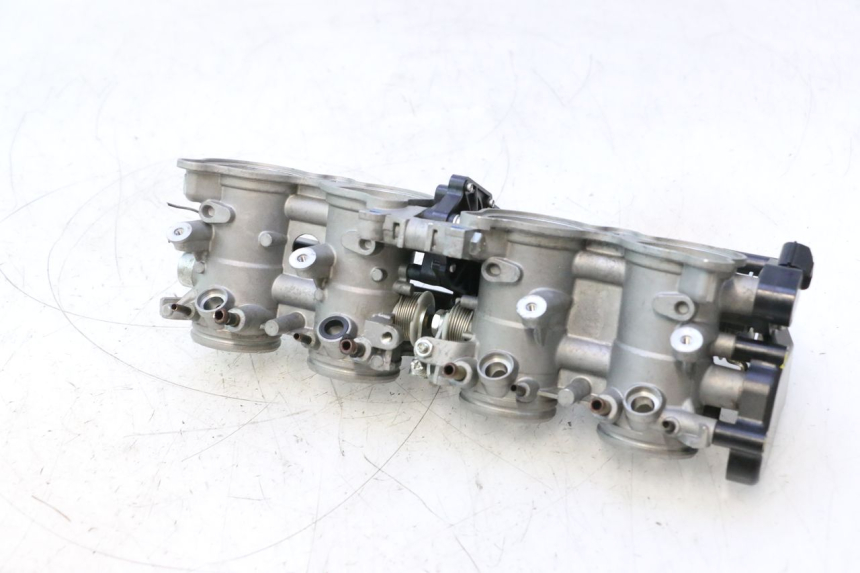 photo de CORPO FARFALLATO YAMAHA FZ8 800 (2010 - 2016) - Primo piano tecnico