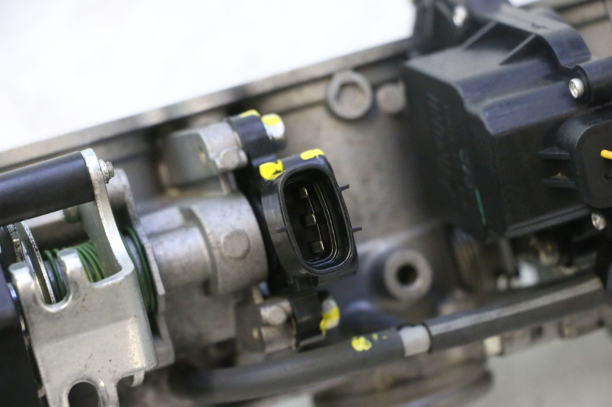 photo de CORPO FARFALLATO YAMAHA FZ8 800 (2010 - 2016) - Dettagli dei punti di fissaggio