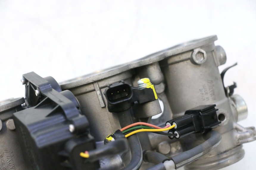 photo de CORPO FARFALLATO YAMAHA FZ8 800 (2010 - 2016) - Stato della superficie e materiale