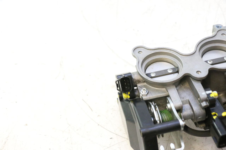 photo de CORPO FARFALLATO YAMAHA FZ8 800 (2010 - 2016) - Marcature e riferimenti originali