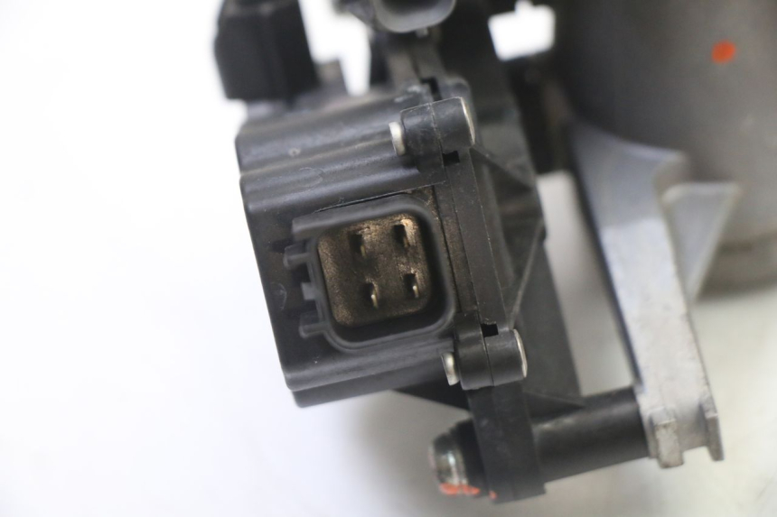 photo de CORPO FARFALLATO SUZUKI GSR 750 (2011 - 2017) - Primo piano tecnico