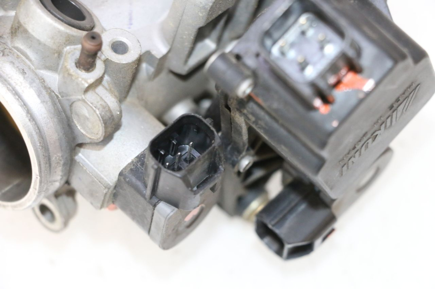 photo de CORPO FARFALLATO SUZUKI GSR 600 (2005 - 2012) - Altra vista dell'articolo