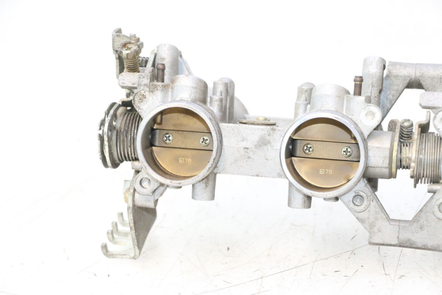 photo de CORPO FARFALLATO SUZUKI GSR 600 (2005 - 2012) - Zoom sui componenti