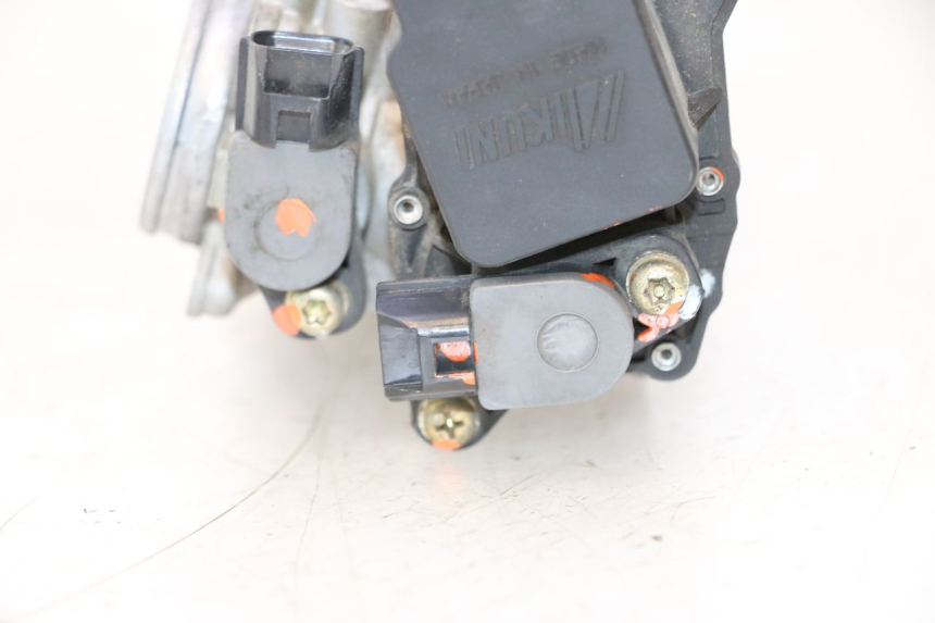 photo de CORPO FARFALLATO SUZUKI GSR 600 (2005 - 2012) - Stato della superficie e materiale