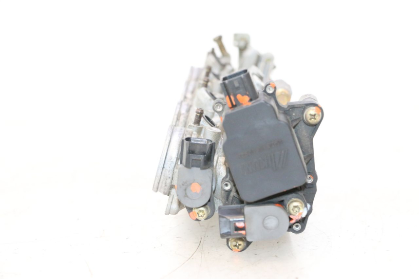photo de CORPO FARFALLATO SUZUKI GSR 600 (2005 - 2012) - Ricambio usato controllato