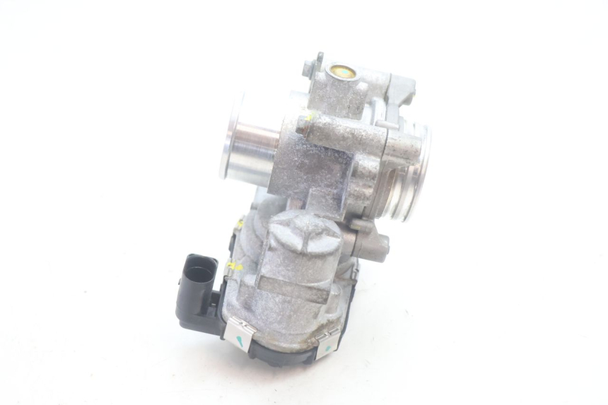 photo de CORPO FARFALLATO PIAGGIO MP3 HPE 530 (2022 - 2026) - Altra angolazione