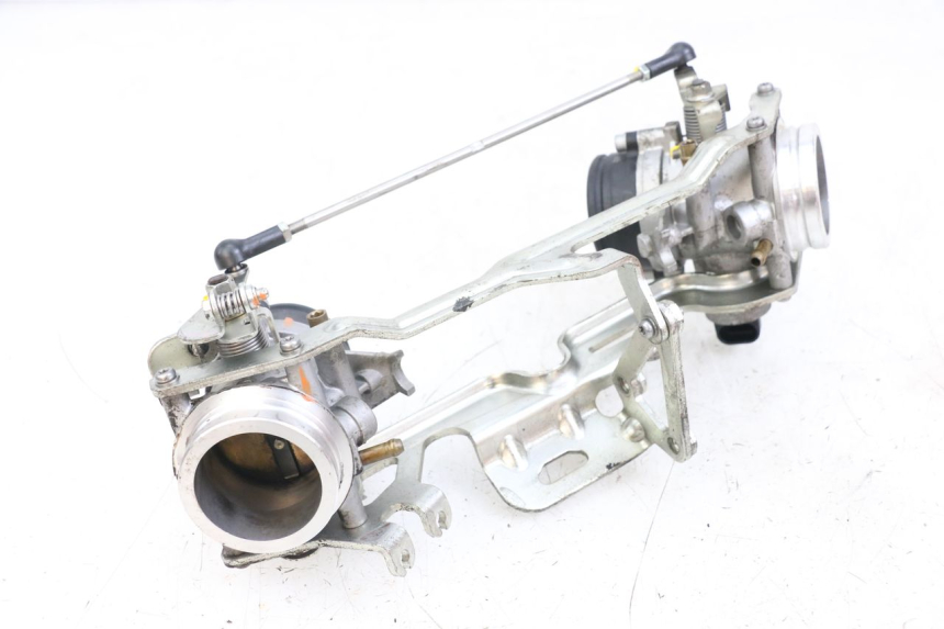 photo de CORPO FARFALLATO MOTO GUZZI NORGE 8V GT 1200 (2011 - 2016) - Dettagli dei punti di fissaggio