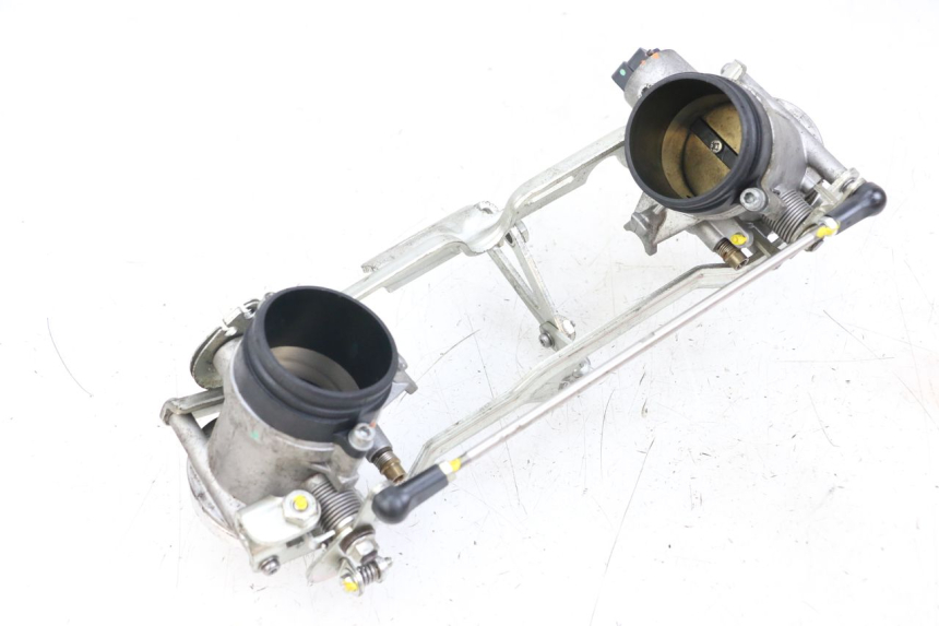 photo de CORPO FARFALLATO MOTO GUZZI NORGE 8V GT 1200 (2011 - 2016) - Stato della superficie e materiale