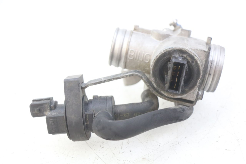 photo de CORPO FARFALLATO PEUGEOT SATELIS COMPRESSOR K15 125 (2006 - 2009) - Dettagli dei punti di fissaggio