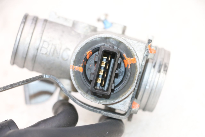 photo de CORPO FARFALLATO PEUGEOT SATELIS COMPRESSOR K15 125 (2006 - 2009) - Dettagli dei punti di fissaggio