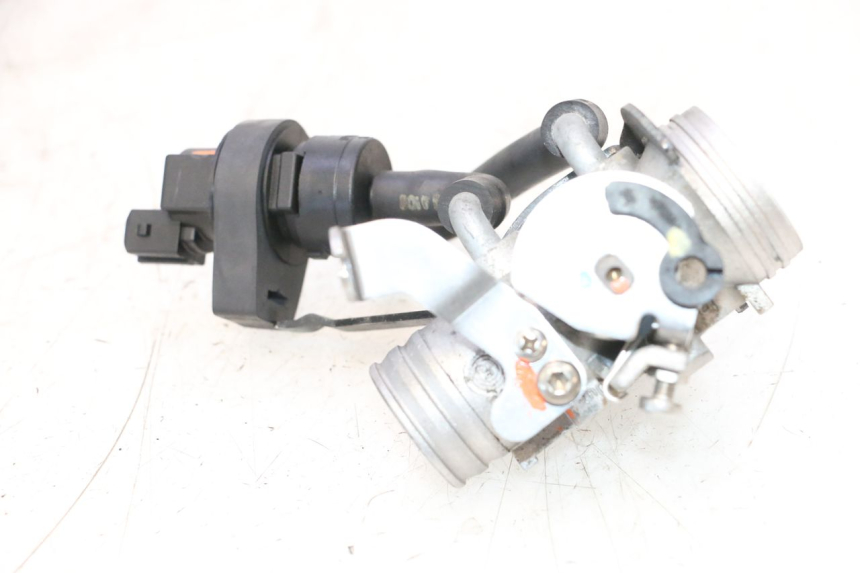 photo de CORPO FARFALLATO PEUGEOT SATELIS COMPRESSOR K15 125 (2006 - 2009) - Stato della superficie e materiale