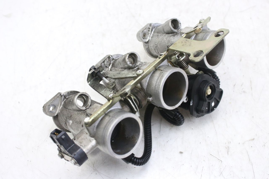 photo de INIEZIONE TRIUMPH SPRINT ST 955 (1999 - 2001) - Primo piano tecnico