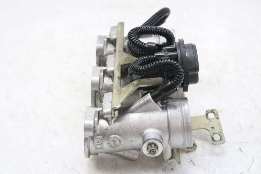 photo de INIEZIONE TRIUMPH SPRINT ST 955 (1999 - 2001) - Stato della superficie e materiale