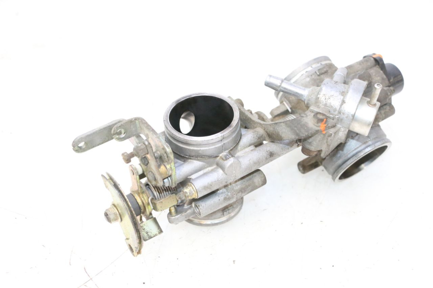 photo de CORPO FARFALLATO DUCATI SS IE DS CARENEE 1000 (2002 - 2006) - Dettagli dei punti di fissaggio