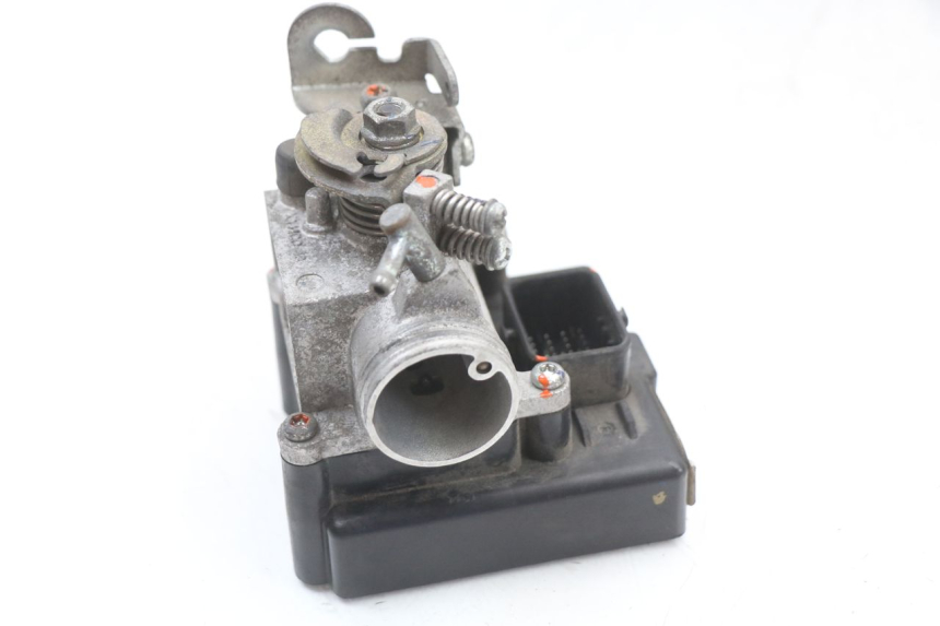 photo de CORPO FARFALLATO KYMCO SUPER 8 4T 50 (2021 - 2024) - Primo piano tecnico