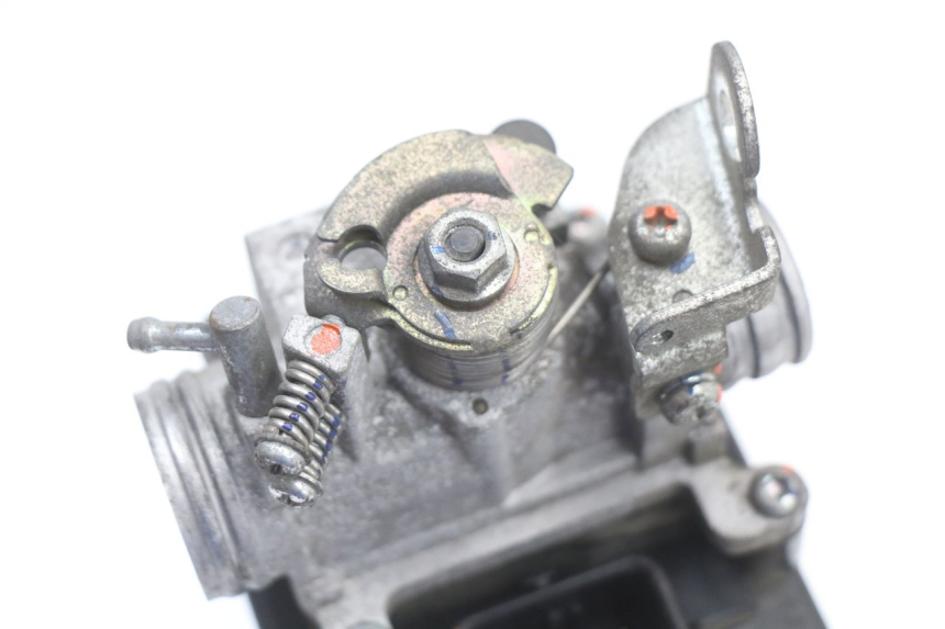 photo de CORPO FARFALLATO KYMCO SUPER 8 4T 50 (2021 - 2024) - Dettagli dei punti di fissaggio