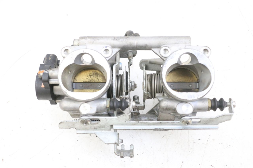 photo de CORPO FARFALLATO YAMAHA TDM ABS 900 (2002 - 2014) - Zoom sui componenti