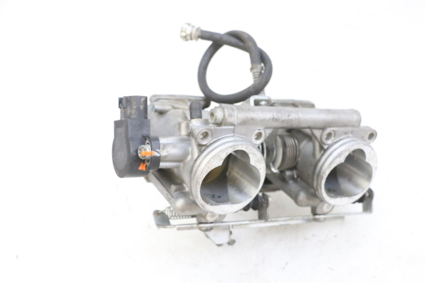 photo de CORPO FARFALLATO YAMAHA TDM ABS 900 (2002 - 2014) - Dettagli dei punti di fissaggio