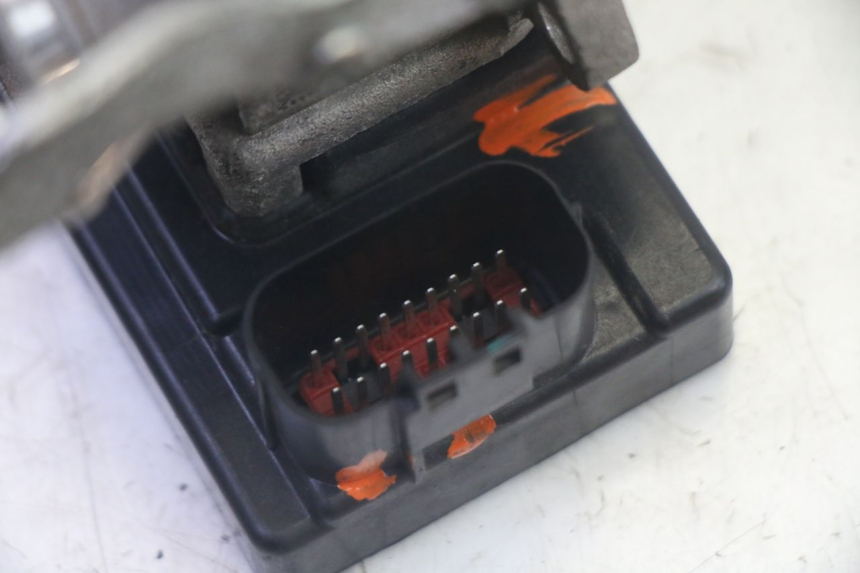 photo de CORPO FARFALLATO PEUGEOT TWEET PRO EFI 4T 50 (2021 - 2022) - Dettagli dei punti di fissaggio