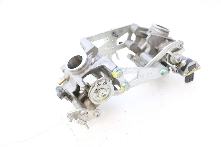 photo de CORPO FARFALLATO HONDA XLV VARADERO 125 (2007 - 2012) - Altra vista dell'articolo