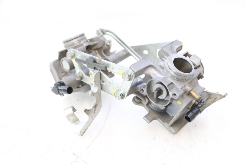 photo de CORPO FARFALLATO HONDA XLV VARADERO 125 (2007 - 2012) - Caratteristiche distintive