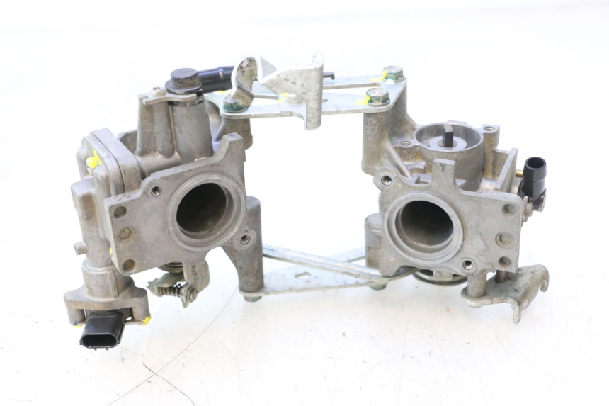 photo de CORPO FARFALLATO HONDA XLV VARADERO 125 (2007 - 2012) - Dettagli dei punti di fissaggio