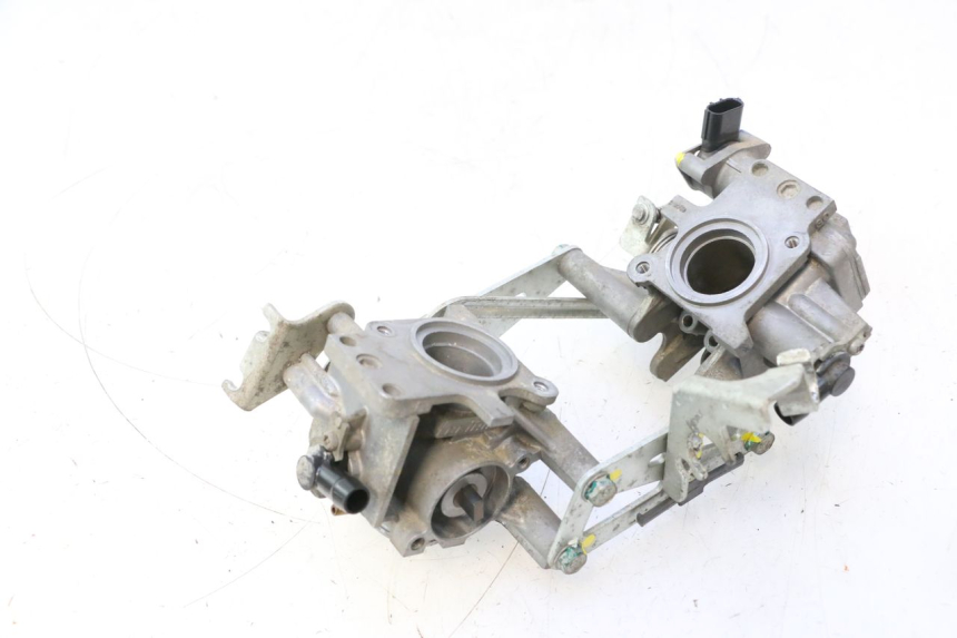 photo de CORPO FARFALLATO HONDA XLV VARADERO 125 (2007 - 2012) - Marcature e riferimenti originali
