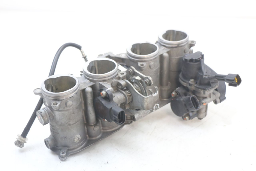 photo de CORPO FARFALLATO YAMAHA FZ1 FAZER 1000 (2007 - 2009) - Altra angolazione