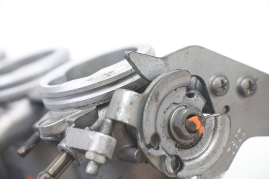 photo de INIEZIONE YAMAHA XJ6 600 (2008 - 2016) - Ispezione visiva dettagliata