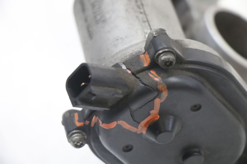 photo de CORPO FARFALLATO YAMAHA YP T-MAX TMAX 530 (2017 - 2020) - Dettagli dei punti di fissaggio