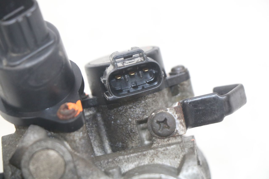 photo de INIEZIONE YAMAHA YP MAJESTY 400 (2004 - 2008) - Marcature e riferimenti originali