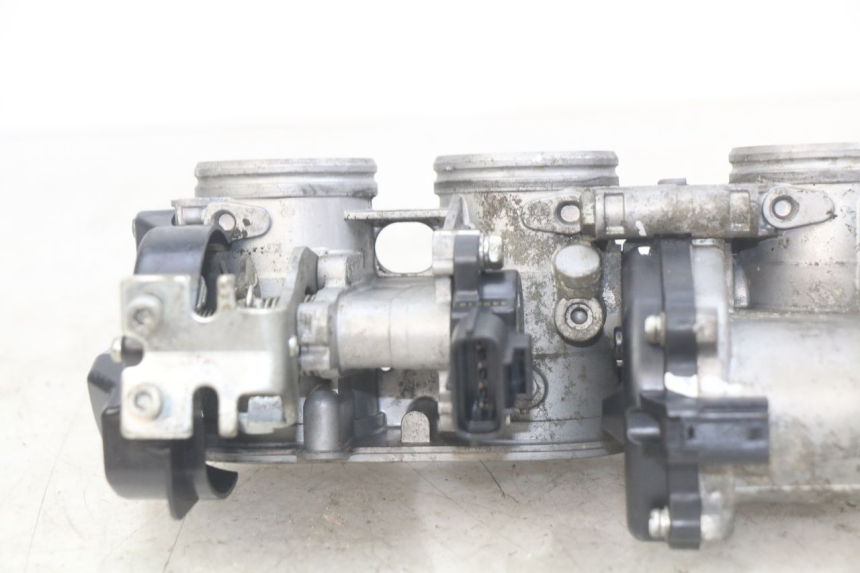 photo de INIEZIONE YAMAHA YZF R1 1000 (2007 - 2008) - Dettagli dei punti di fissaggio