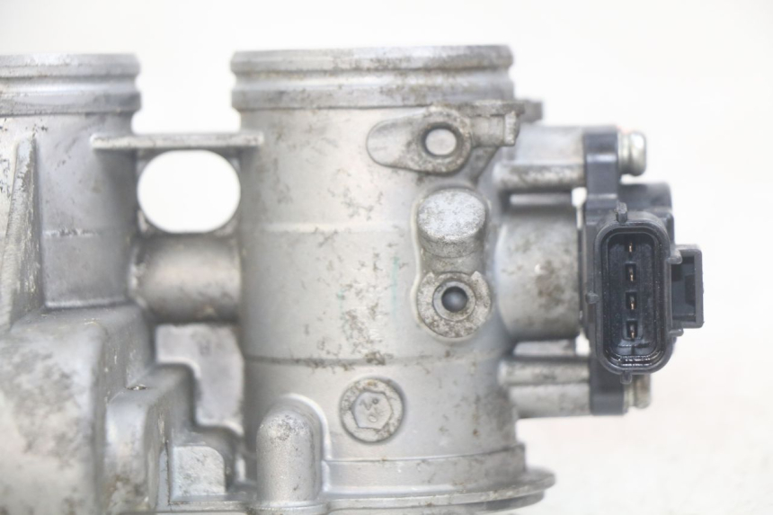 photo de INIEZIONE YAMAHA YZF R1 1000 (2007 - 2008) - Stato della superficie e materiale