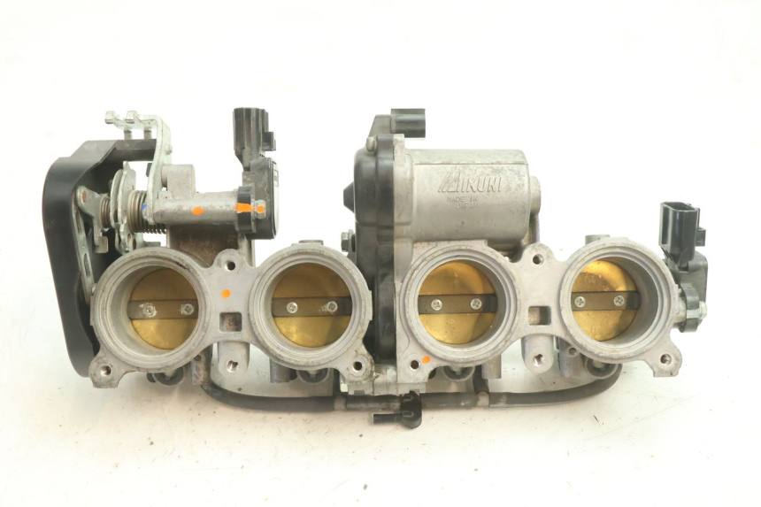 photo de CORPO FARFALLATO YAMAHA YZF R6 600 (2008 - 2009) - Vista principale