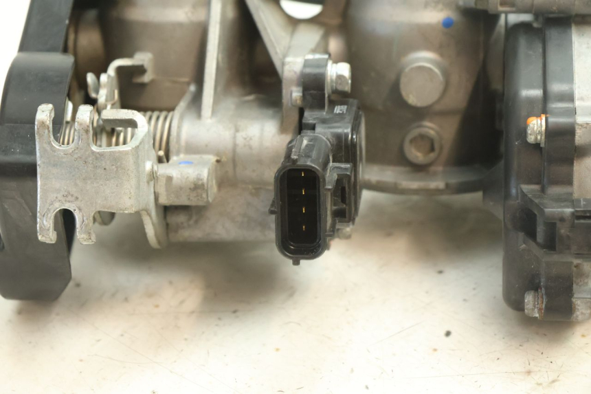 photo de CORPO FARFALLATO YAMAHA YZF R6 600 (2008 - 2009) - Primo piano tecnico