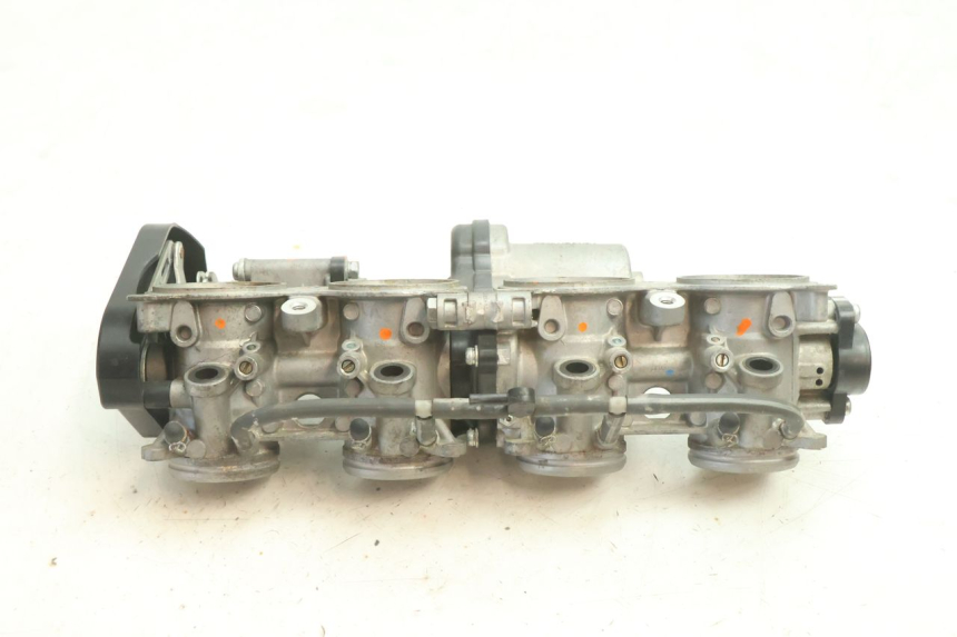 photo de CORPO FARFALLATO YAMAHA YZF R6 600 (2008 - 2009) - Dettagli dei punti di fissaggio