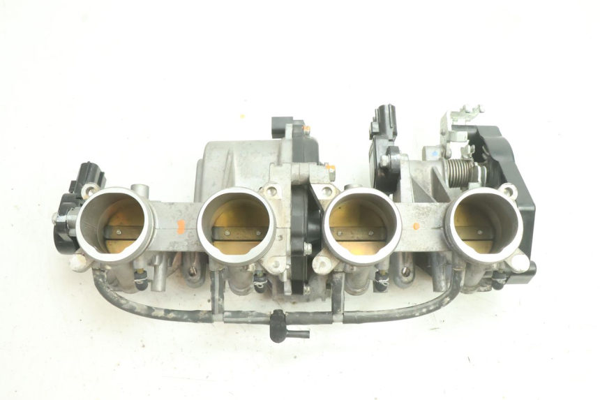 photo de CORPO FARFALLATO YAMAHA YZF R6 600 (2008 - 2009) - Stato della superficie e materiale