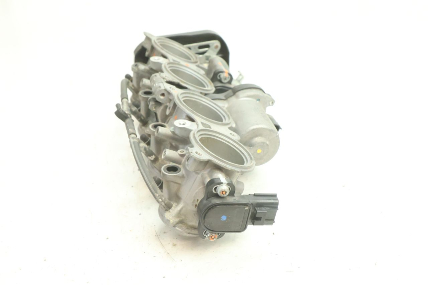 photo de CORPO FARFALLATO YAMAHA YZF R6 600 (2008 - 2009) - Marcature e riferimenti originali