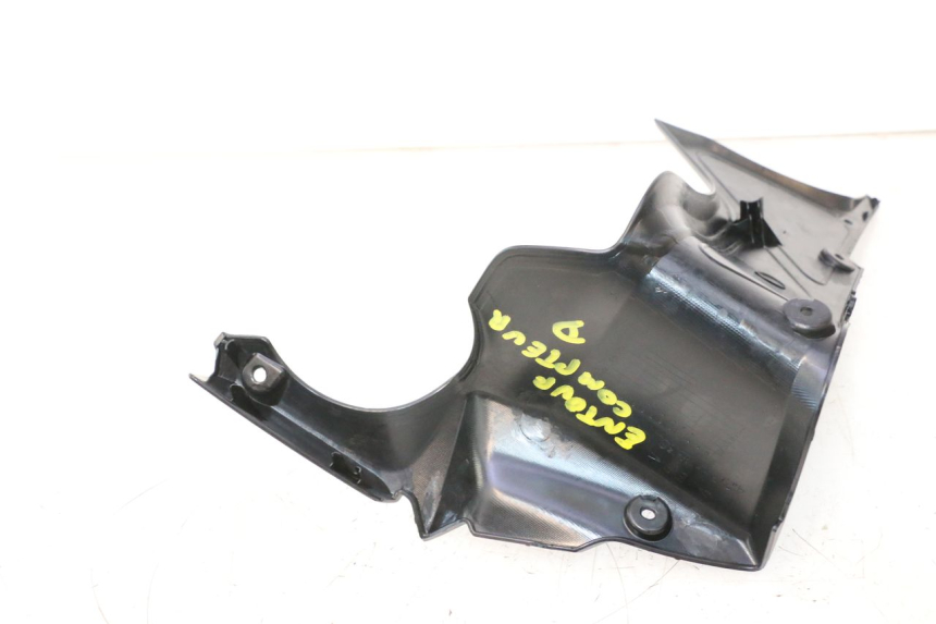 photo de INTERNA CUPOLINO DESTRO YAMAHA FZ8 800 (2010 - 2016) - Dettagli dei punti di fissaggio