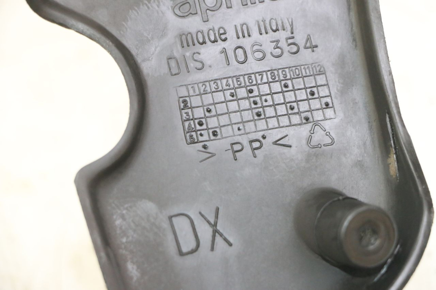 photo de INTERNA CUPOLINO DESTRO APRILIA SCARABEO GT TOURING 125 (1999 - 2005) - Dettaglio del componente