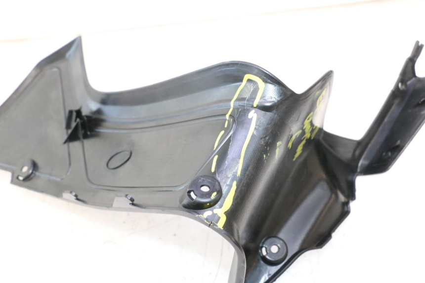 photo de INTERNA CUPOLINO SINISTRO YAMAHA FZ8 800 (2010 - 2016) - Dettagli dei punti di fissaggio