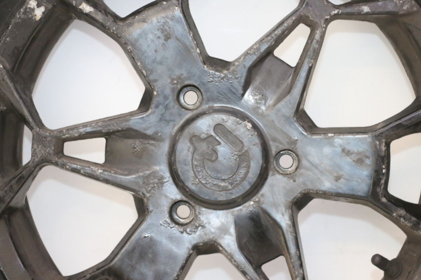 photo de CERCHIO POSTERIORE E PNEUMATICO QUADRO 4 4D 350 (2015 - 2018) - Primo piano ad alta risoluzione